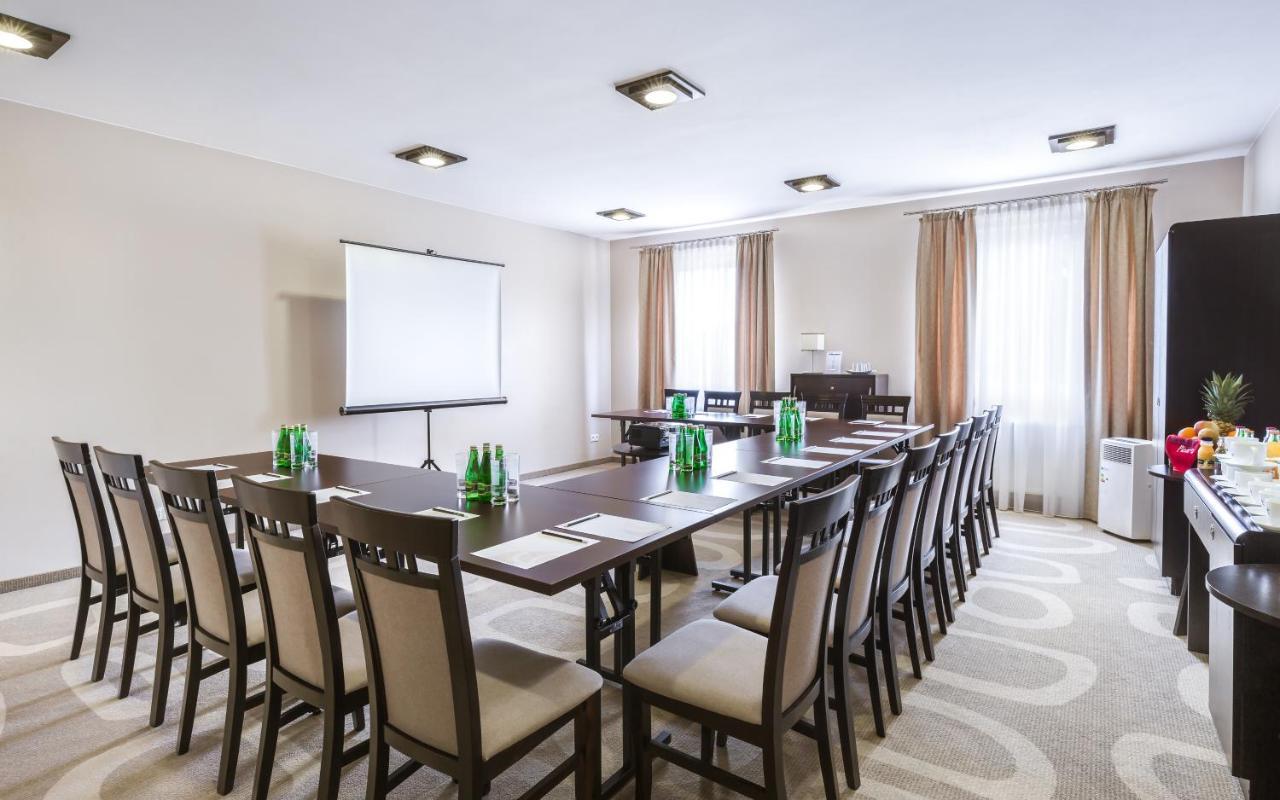 Hotel Picaro Stok Лагув Екстер'єр фото