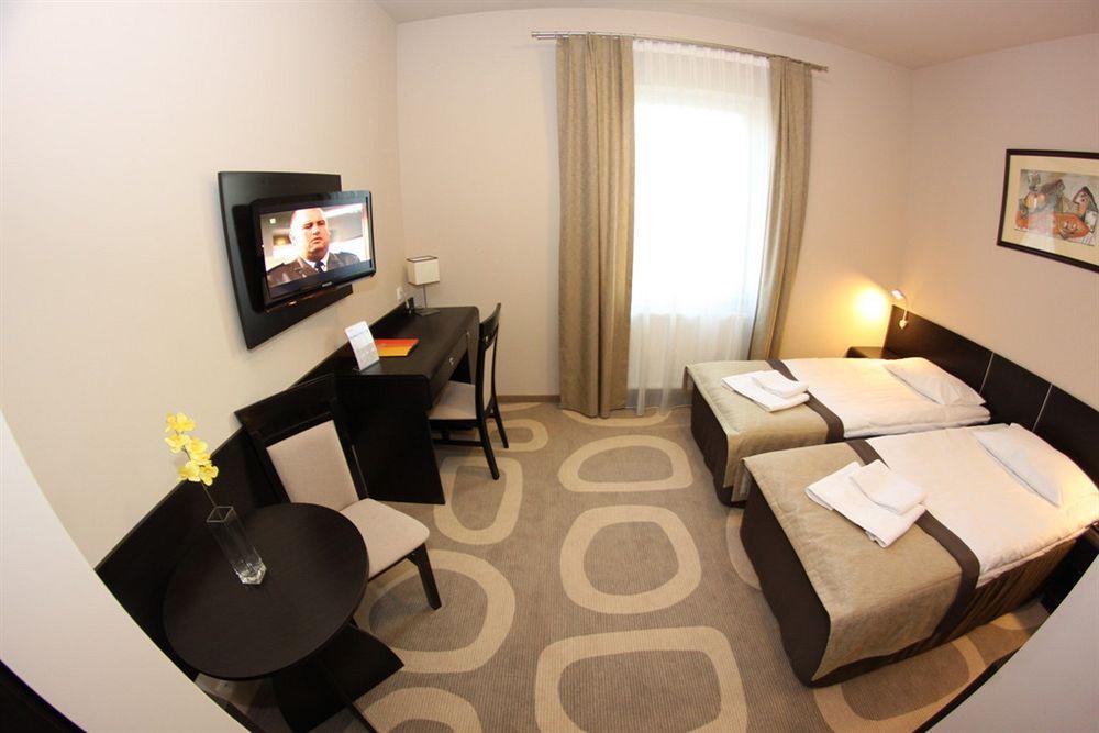 Hotel Picaro Stok Лагув Екстер'єр фото