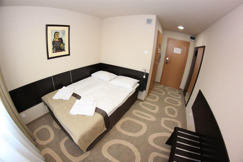 Hotel Picaro Stok Лагув Екстер'єр фото