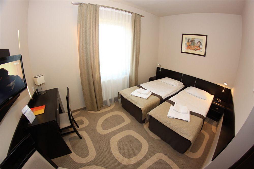 Hotel Picaro Stok Лагув Екстер'єр фото