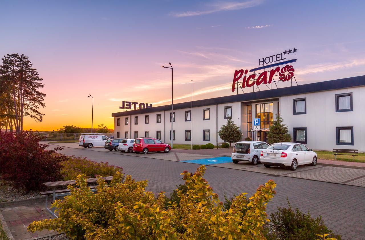 Hotel Picaro Stok Лагув Екстер'єр фото