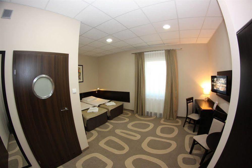 Hotel Picaro Stok Лагув Екстер'єр фото